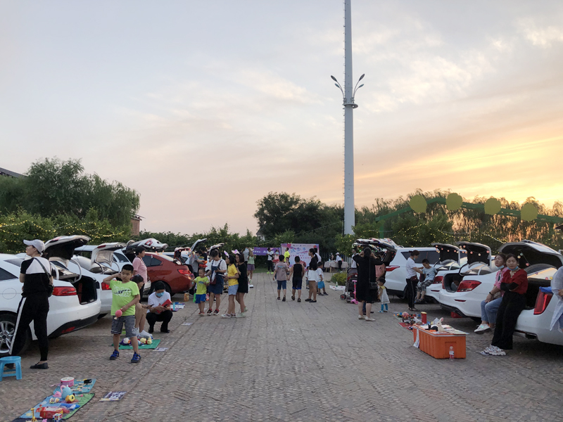 夏令營(yíng)挑戰(zhàn)地?cái)偨?jīng)濟(jì)，覽眾房車不一樣的活動(dòng)