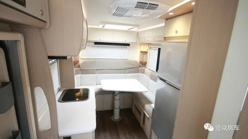 老人孩子房車(chē)旅行，選擇這款房車(chē)合適