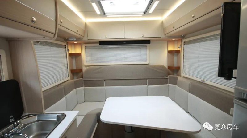 老人孩子房車(chē)旅行，選擇這款房車(chē)合適
