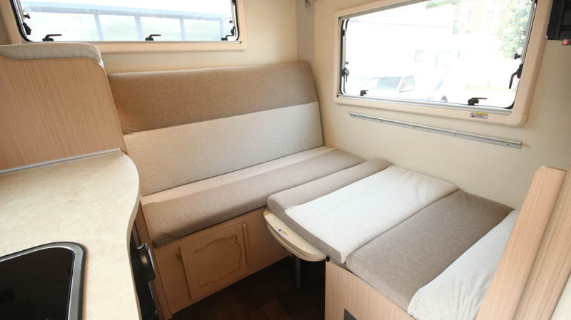 上下鋪床的房車，空間利用真合適