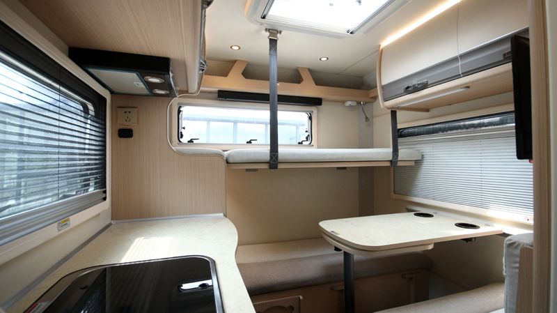 上下鋪床的房車，空間利用真合適