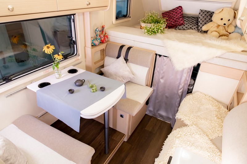 四驅房車還有兩張超大雙人床 四驅房車還有兩張超大雙人床