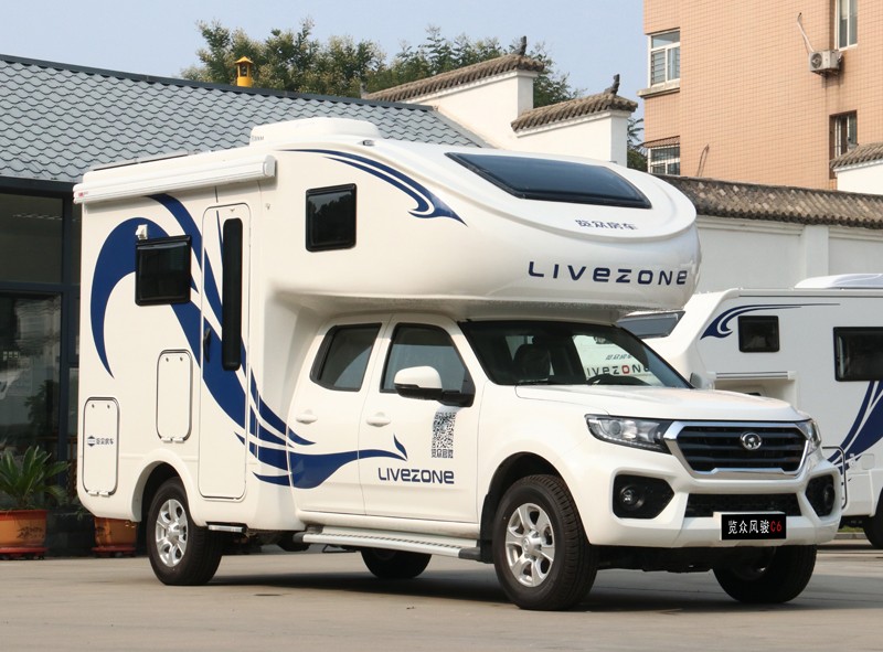 有上下鋪的房車(chē)，還是四驅(qū)，點(diǎn)贊