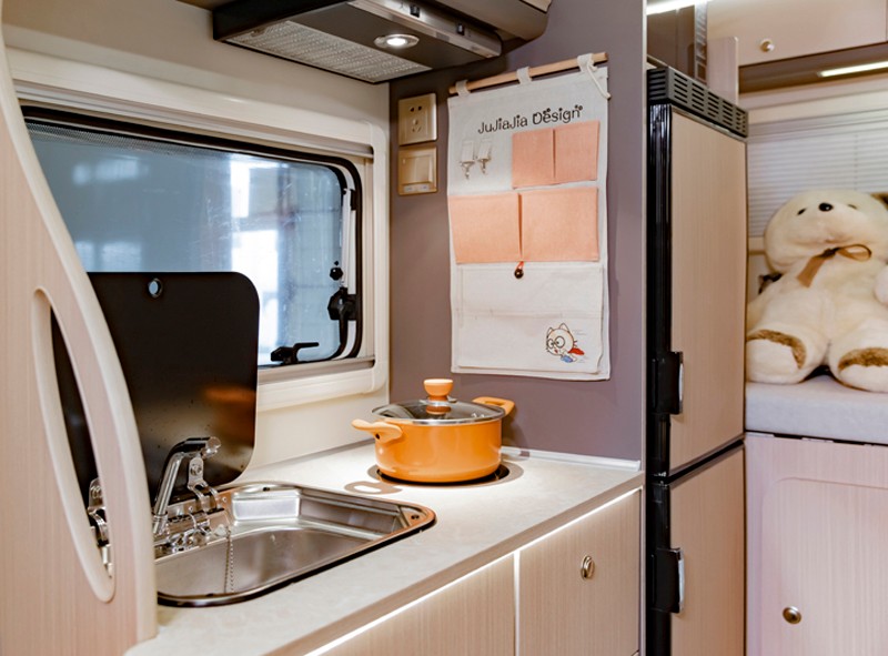 一家四口出行，這款房車非常合適