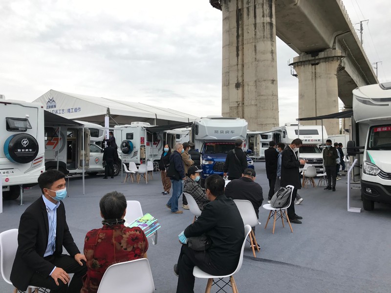 炮營集合，連看自由炮房車