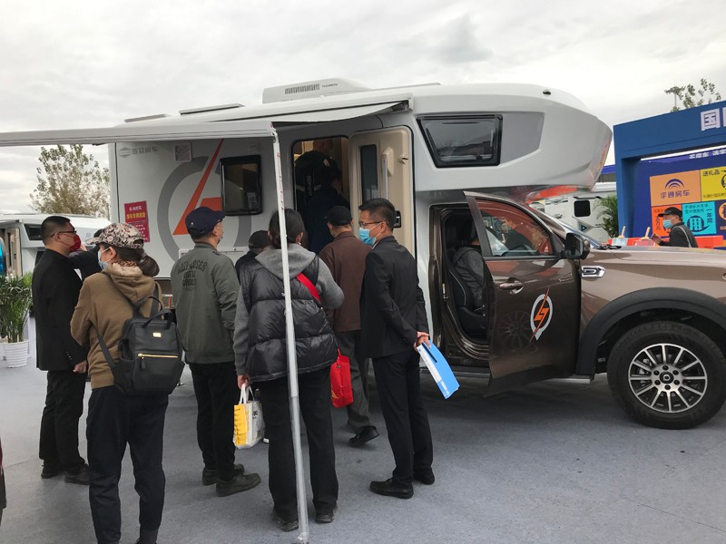 炮營集合，連看自由炮房車