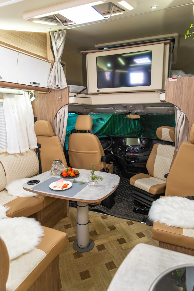 炮營集合，連看自由炮房車