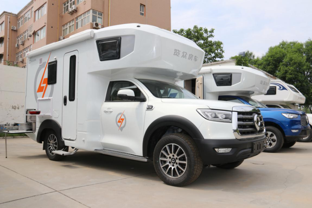 為自由著色！紅、白、藍、棕，你選哪一種？