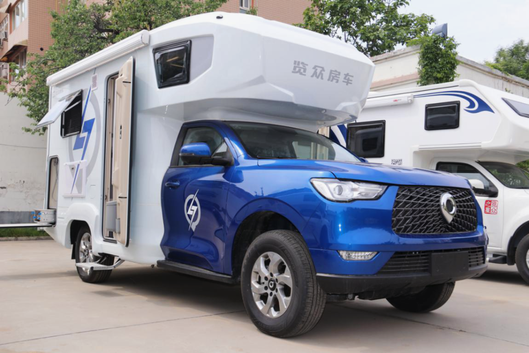 為自由著色！紅、白、藍、棕，你選哪一種？