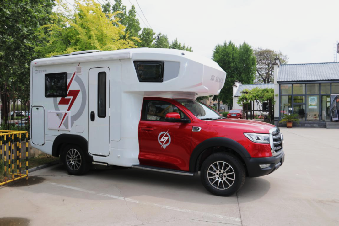 為自由著色！紅、白、藍、棕，你選哪一種？