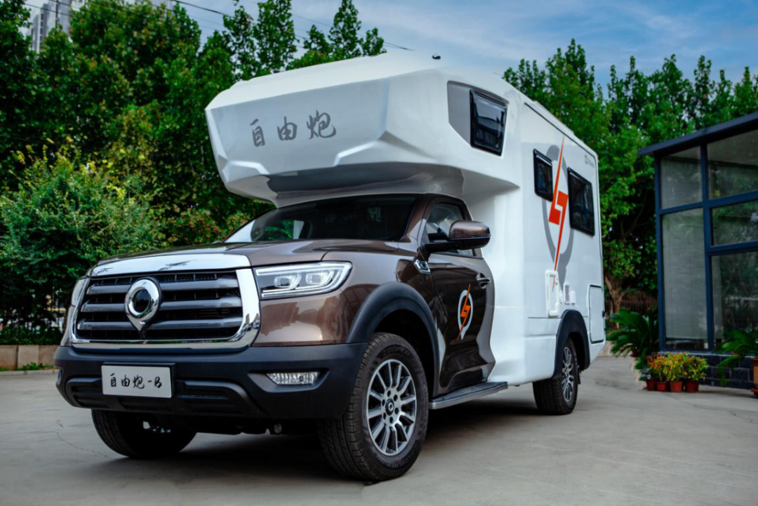 為自由著色！紅、白、藍、棕，你選哪一種？