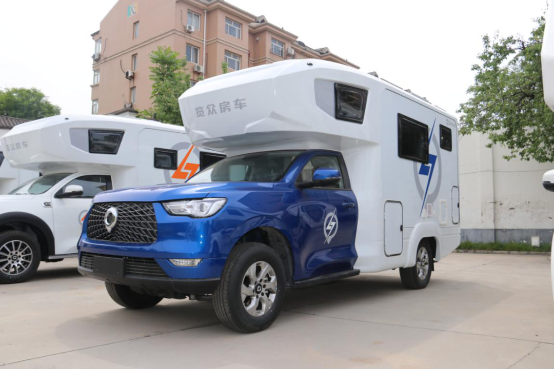 為自由著色！紅、白、藍、棕，你選哪一種？