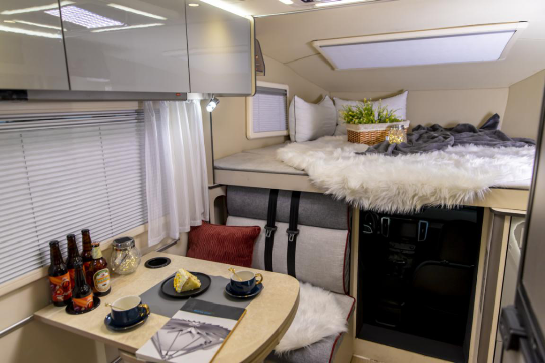 為自由著色！紅、白、藍、棕，你選哪一種？