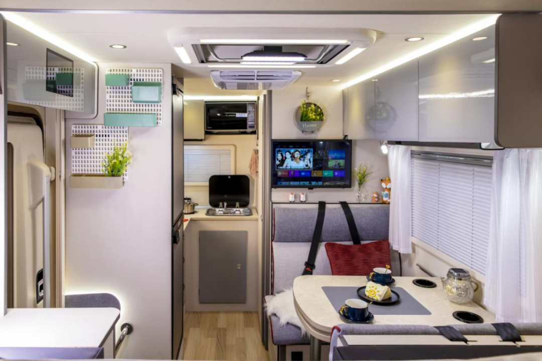 為自由著色！紅、白、藍、棕，你選哪一種？