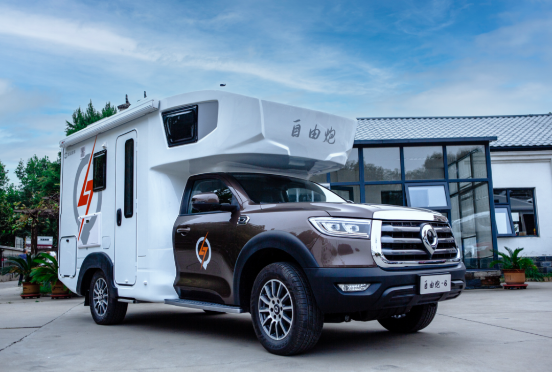 為自由著色！紅、白、藍、棕，你選哪一種？