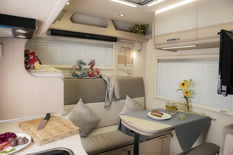 柴油四驅房車，這款還有超大床