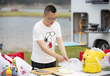 這么大的床，房車上少見，趕緊選