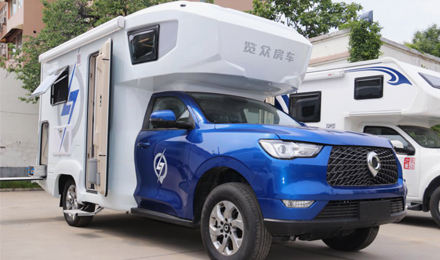 為自由著色！紅、白、藍、棕，你選哪一種？